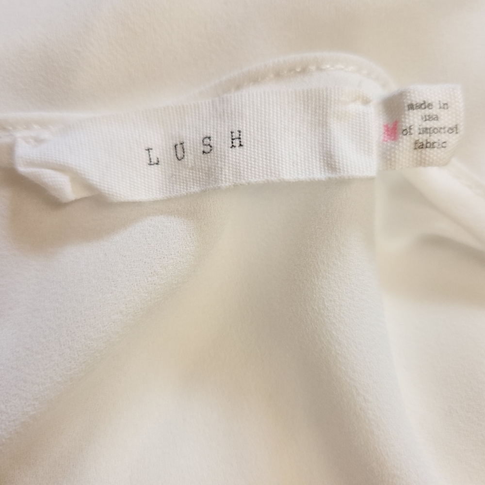 LUSH white sleeveless shell with fabric loop detail - Picture 5 of 5